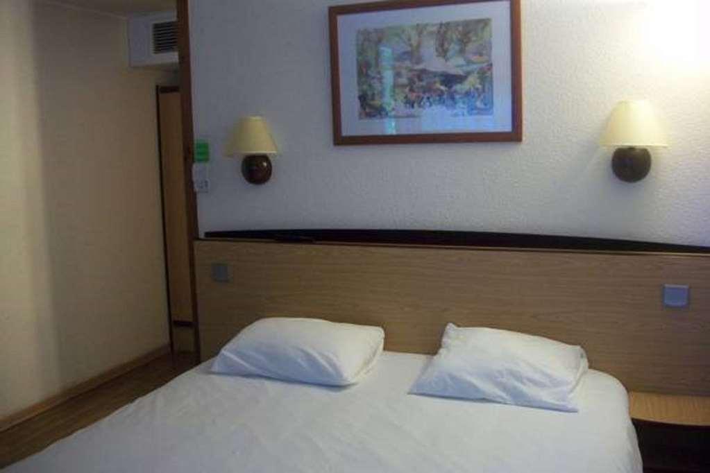 Kyriad Tarbes Bastillac Стая снимка