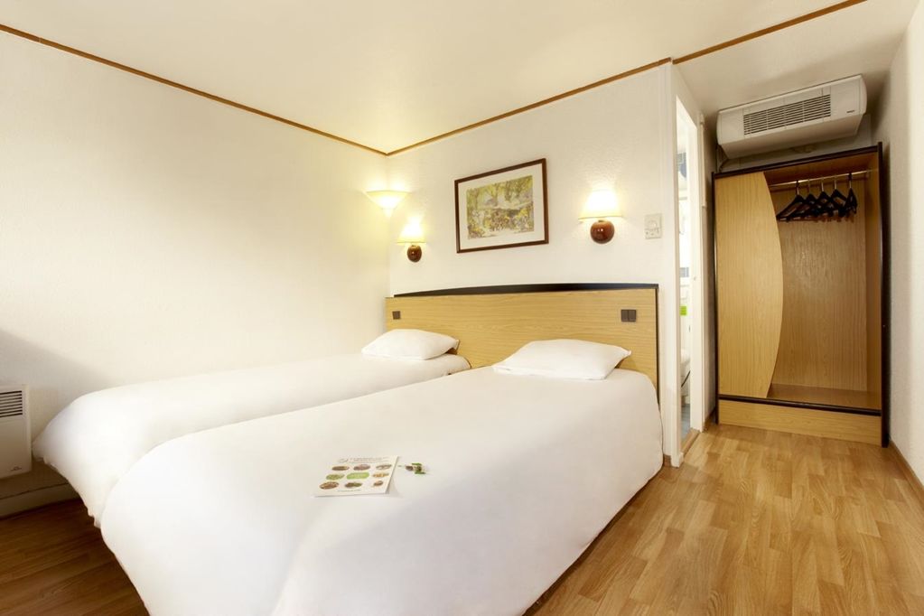 Kyriad Tarbes Bastillac Стая снимка
