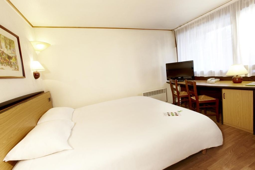 Kyriad Tarbes Bastillac Стая снимка